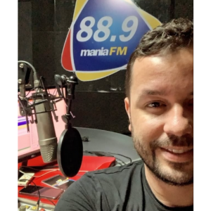 LEO MOURA